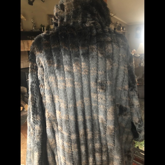 Faux Fur Coat - Picture 8 of 10